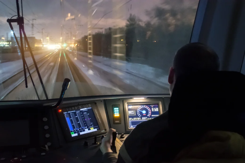 Lokführer im Führerstand